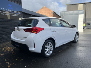 2014 Toyota Auris 1.3 Dual Vvt-I Icon in White — image 3