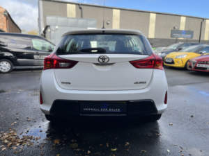 2014 Toyota Auris 1.3 Dual Vvt-I Icon in White — image 4