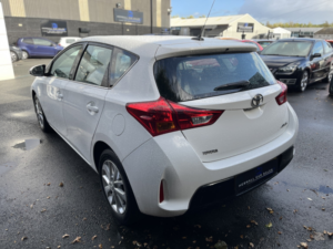 2014 Toyota Auris 1.3 Dual Vvt-I Icon in White — image 5