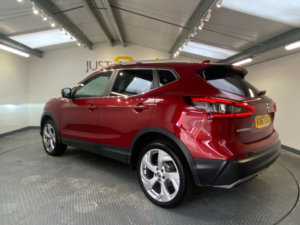 2018 Nissan Qashqai 1.2 Dig-T Tekna SUV 5dr Petrol Manual Euro 6 (s/s) (115 Ps) in Red — image 4