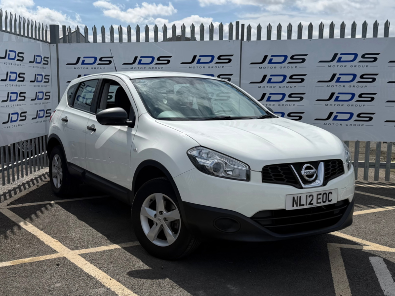 2012 Nissan Qashqai 1.6 Visia SUV 5dr Petrol Manual 2WD Euro 5 (s/s) (117 Ps) in White — image 1