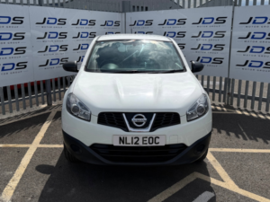 2012 Nissan Qashqai 1.6 Visia SUV 5dr Petrol Manual 2WD Euro 5 (s/s) (117 Ps) in White — image 2