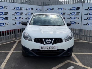 2012 Nissan Qashqai 1.6 Visia SUV 5dr Petrol Manual 2WD Euro 5 (s/s) (117 Ps) in White — image 3