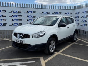 2012 Nissan Qashqai 1.6 Visia SUV 5dr Petrol Manual 2WD Euro 5 (s/s) (117 Ps) in White — image 4
