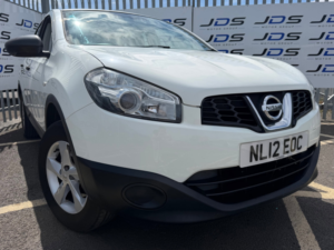 2012 Nissan Qashqai 1.6 Visia SUV 5dr Petrol Manual 2WD Euro 5 (s/s) (117 Ps) in White — image 6