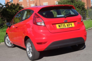 2015 Ford Fiesta 1.25 Zetec Euro 6 3dr in Red — image 4
