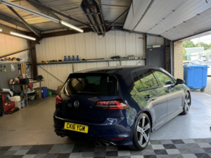 2016 Volkswagen Golf 2.0 Tsi Bluemotion Tech R in Blue — image 5