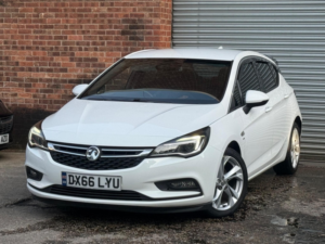 2017 Vauxhall Astra 1.4i Turbo Sri Nav Euro 6 5dr in White — image 2