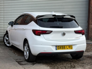 2017 Vauxhall Astra 1.4i Turbo Sri Nav Euro 6 5dr in White — image 6