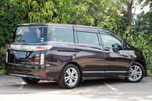 2011 Nissan Elgrand 2.5 Highway Star 5dr 7 Seats in Black — image 4