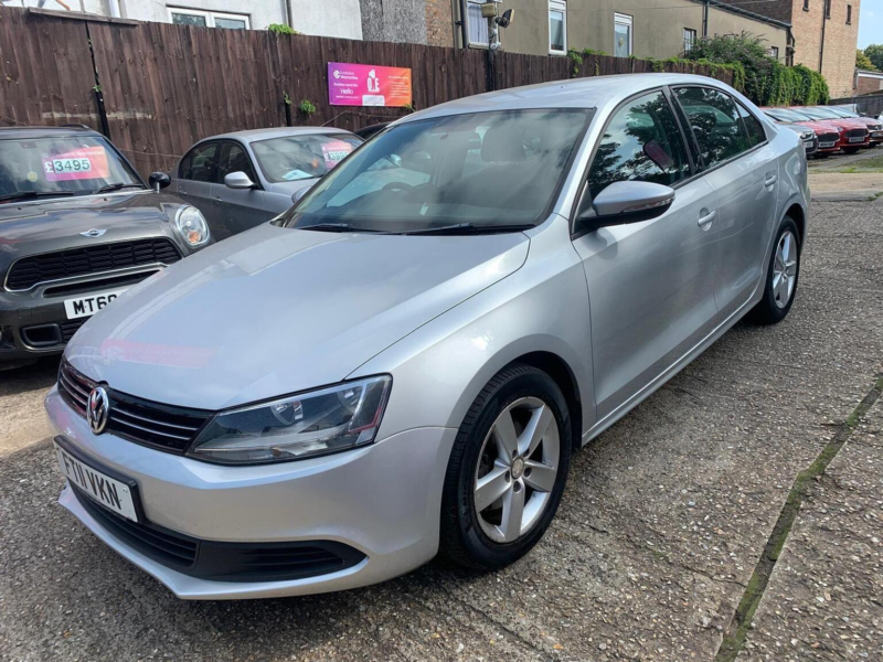 2011 Volkswagen Jetta 2.0 Tdi Se Euro 5 4dr in Silver — image 1