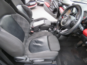 2014 MINI Hatch 1.5 Cooper Euro 6 (s/s) 3dr in Black — image 3