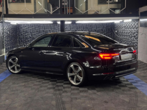 2017 Audi A4 1.4 Tfsi Black Edition S Tronic Euro 6 (s/s) 4dr in Black — image 5