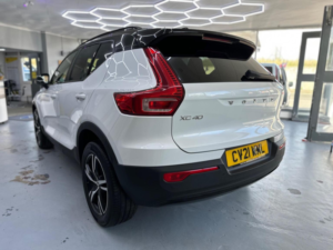 2021 Volvo Xc40 1.5 T3 R-Design Euro 6 (s/s) 5dr in White — image 5