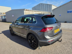 2017 Volkswagen Tiguan 2.0 Tdi Bluemotion Tech R-Line DSG 4motion Euro 6 (s/s) 5dr in Grey — image 4