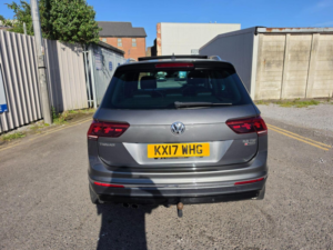 2017 Volkswagen Tiguan 2.0 Tdi Bluemotion Tech R-Line DSG 4motion Euro 6 (s/s) 5dr in Grey — image 5