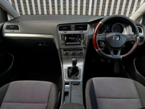 2014 Volkswagen Golf 1.6 Tdi Bluemotion Euro 5 (s/s) 5dr in Blue — image 3