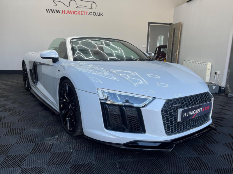 2016 Audi R8 5.2 Fsi V10 Spyder S Tronic Quattro Euro 6 (s/s) 2dr in Grey — image 1