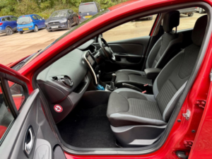 2016 Renault Clio 0.9 Tce Dynamique S Nav Euro 6 (s/s) 5dr in Red — image 4