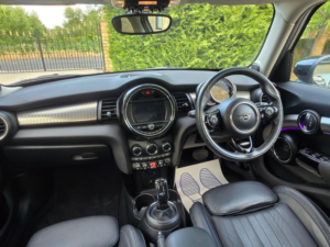 2020 MINI Hatch 1.5 Cooper Exclusive Steptronic Euro 6 (s/s) 5dr in Silver — image 2