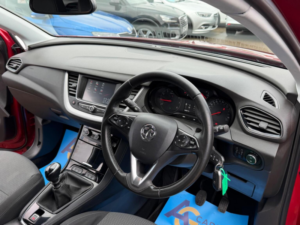 2020 Vauxhall Grandland X 1.5 Turbo D Blueinjection Se Euro 6 (s/s) 5dr in Red — image 3