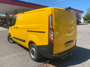 2022 Ford Transit Custom 2.0 340 Ecoblue Leader Panel Van 5dr Diesel Manual L1 H1 Euro 6 (s/s) (130 Ps) in Yellow — image 4