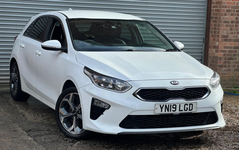 2019 Kia Ceed 1.6 Crdi 3 Euro 6 (s/s) 5dr in White — image 1