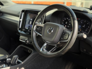 2020 Volvo Xc40 2.0 D4 R-Design SUV 5dr Diesel Auto AWD Euro 6 (s/s) (190 Ps) in Black — image 2