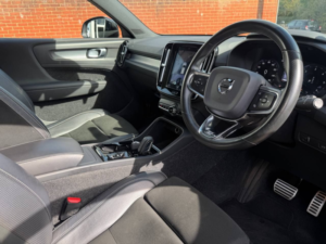 2020 Volvo Xc40 2.0 D4 R-Design SUV 5dr Diesel Auto AWD Euro 6 (s/s) (190 Ps) in Black — image 3