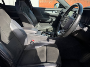 2020 Volvo Xc40 2.0 D4 R-Design SUV 5dr Diesel Auto AWD Euro 6 (s/s) (190 Ps) in Black — image 4