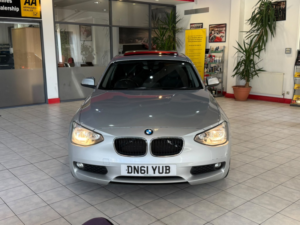 2011 BMW 1 Series 2.0 118d Se Sport 5-Door in Silver — image 4