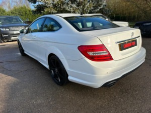 2012 Mercedes-Benz C Class 2.1 C220 Cdi Blueefficiency Amg Sport in White — image 3