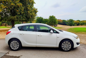 2015 Vauxhall Astra 1.4 16v Excite in White — image 2
