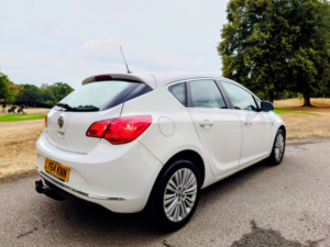 2015 Vauxhall Astra 1.4 16v Excite in White — image 3