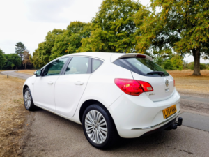 2015 Vauxhall Astra 1.4 16v Excite in White — image 5
