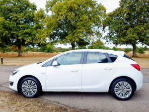 2015 Vauxhall Astra 1.4 16v Excite in White — image 6