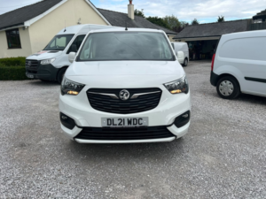 2021 Vauxhall Combo 1.5 Turbo D 2300 Sportive in White — image 2