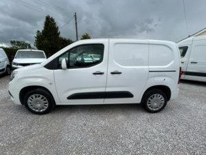 2021 Vauxhall Combo 1.5 Turbo D 2300 Sportive in White — image 4