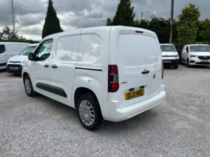 2021 Vauxhall Combo 1.5 Turbo D 2300 Sportive in White — image 5