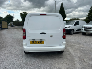 2021 Vauxhall Combo 1.5 Turbo D 2300 Sportive in White — image 6