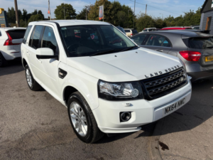 2014 Land Rover Freelander 2 2.2 Td4 Se SUV 5dr Diesel Manual 4WD Euro 5 (s/s) (150 Ps) in White — image 2