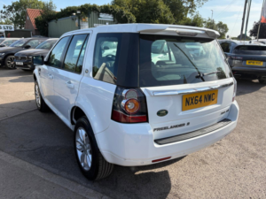 2014 Land Rover Freelander 2 2.2 Td4 Se SUV 5dr Diesel Manual 4WD Euro 5 (s/s) (150 Ps) in White — image 3