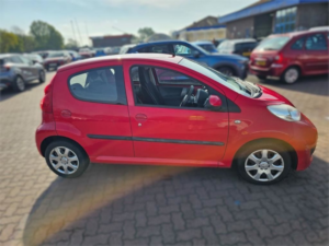 2011 Peugeot 107 1.0 12v Urban Hatchback 5dr Petrol 2 Tronic Euro 5 (68 Ps) in Red — image 4