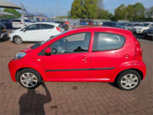 2011 Peugeot 107 1.0 12v Urban Hatchback 5dr Petrol 2 Tronic Euro 5 (68 Ps) in Red — image 5