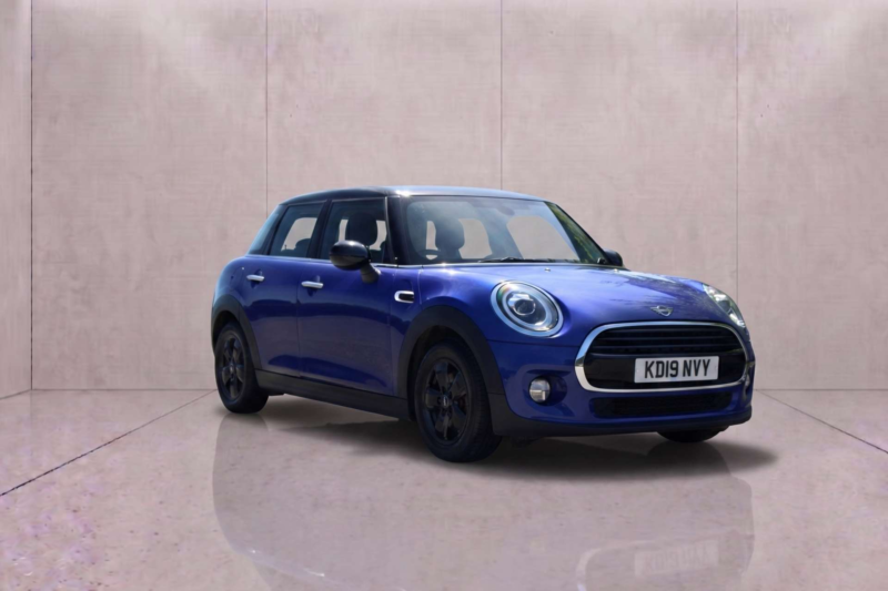 2019 MINI Hatch 1.5 Cooper Classic Auto 5dr in Blue — image 1
