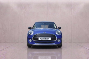 2019 MINI Hatch 1.5 Cooper Classic Auto 5dr in Blue — image 2