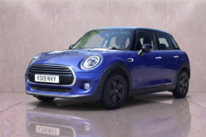 2019 MINI Hatch 1.5 Cooper Classic Auto 5dr in Blue — image 3