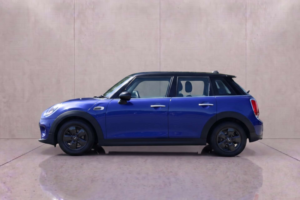 2019 MINI Hatch 1.5 Cooper Classic Auto 5dr in Blue — image 4