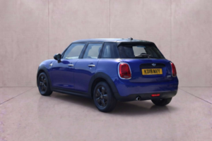 2019 MINI Hatch 1.5 Cooper Classic Auto 5dr in Blue — image 5