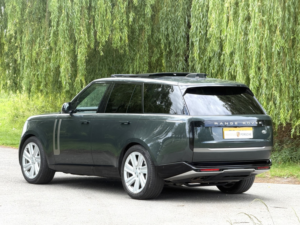 2021 Land Rover Range Rover 3.0 D350 Mhev Hse in Green — image 3
